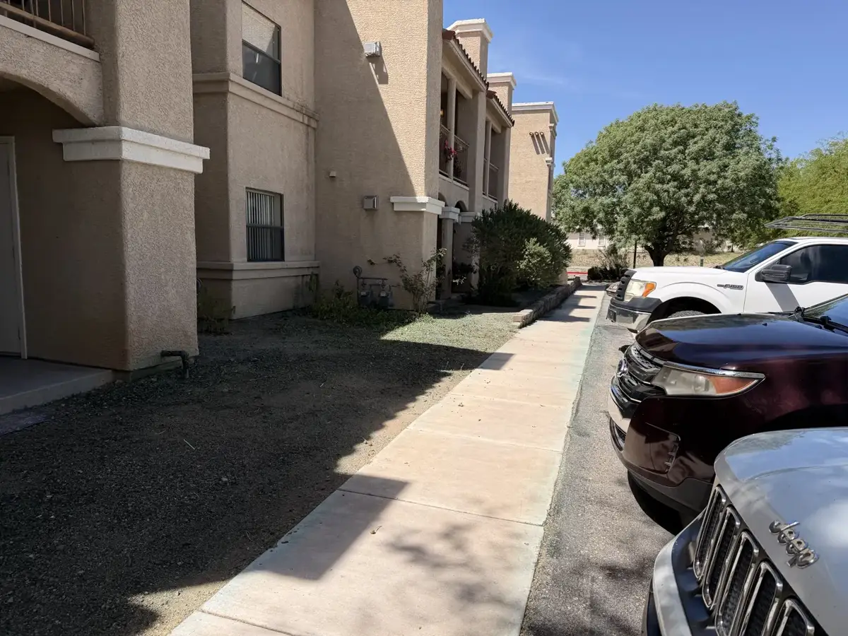 Apartment community property photo · view 8