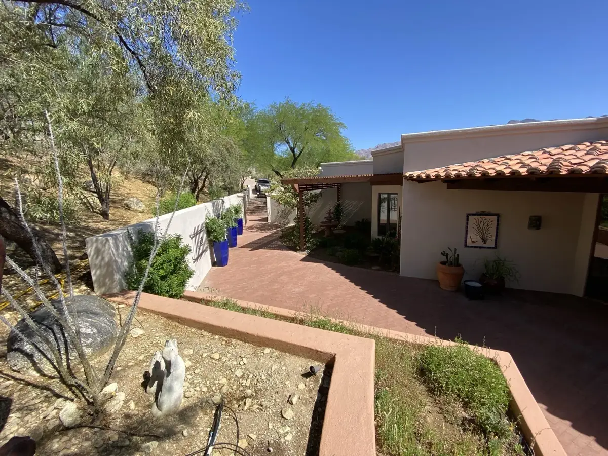 Residential property photo · view 24