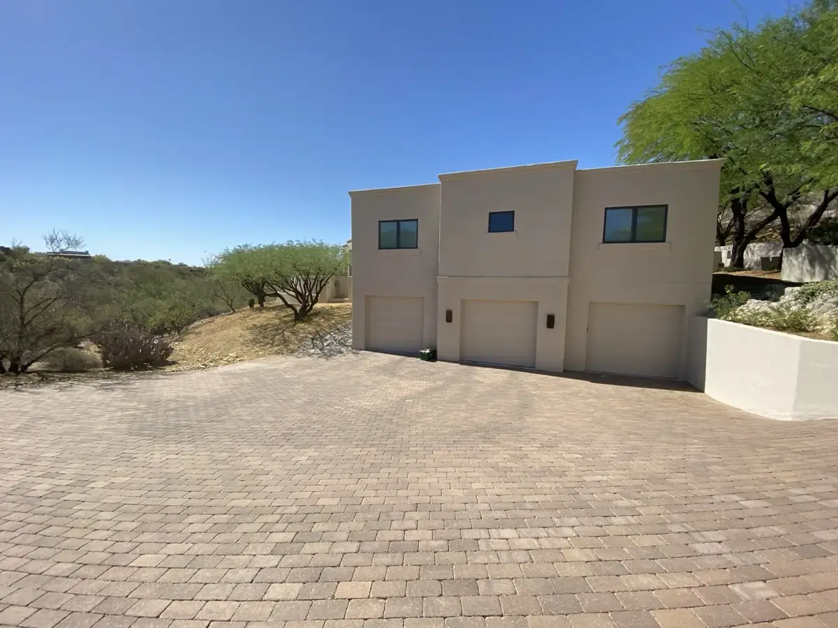 Residential property photo · view 26