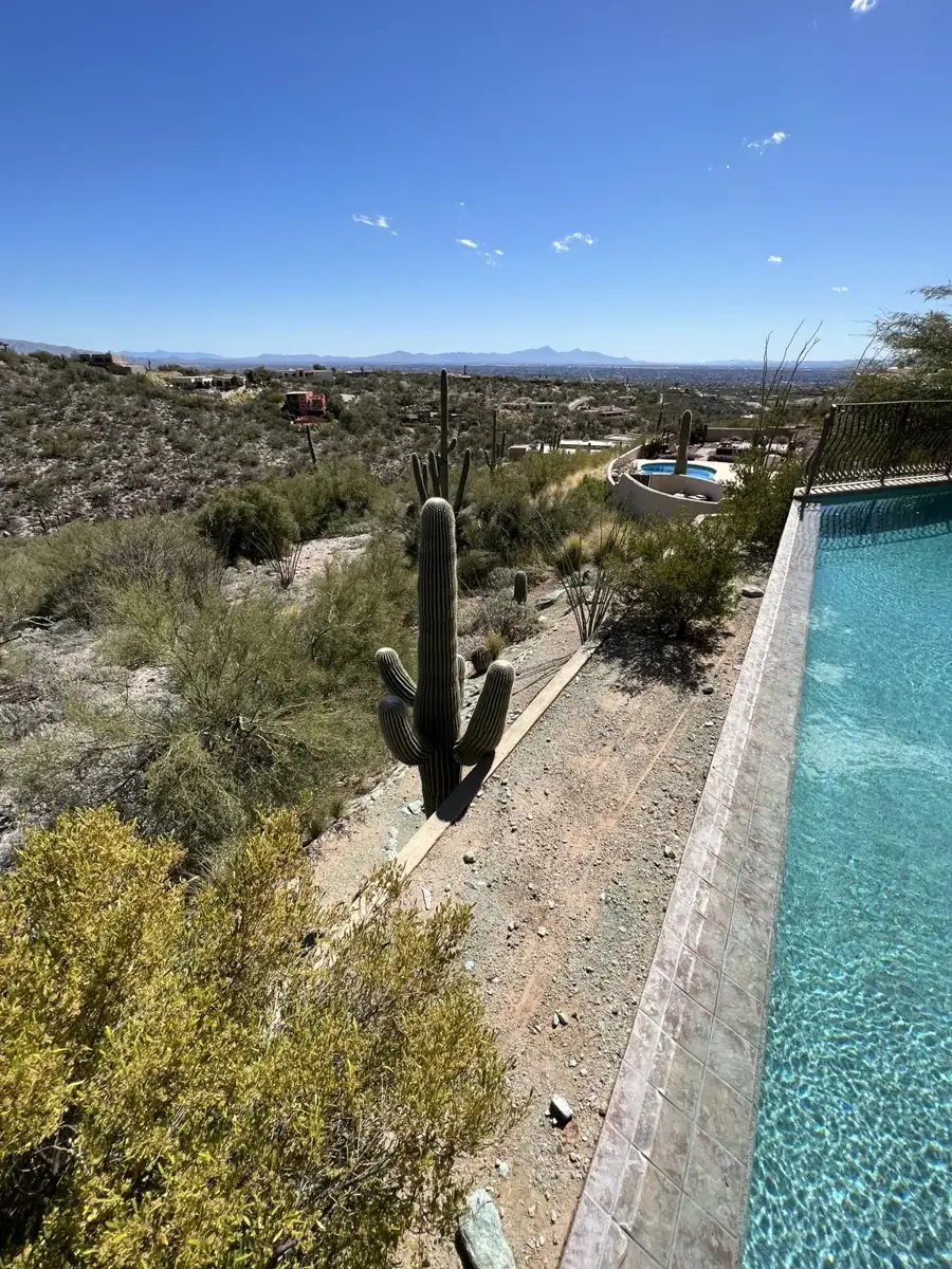 Residential property photo · view 35