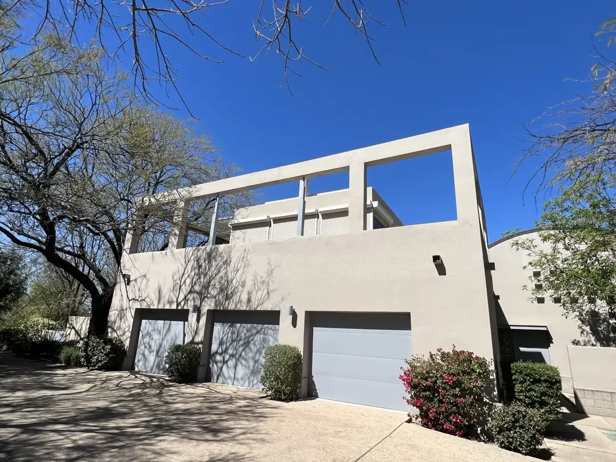 Residential property photo · view 40