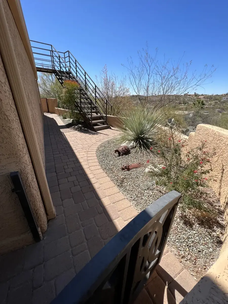 Residential property photo · view 51